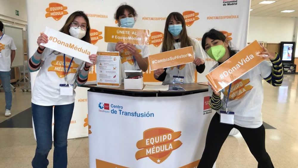 Un grupo de voluntarias de la campaña de promoción de la donación de médula ósea (Foto: Centro de Transfusión)