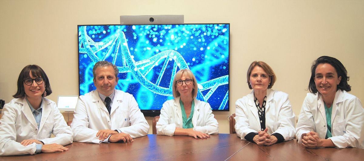 Los doctores Sara Jiménez, Miguel Chiva (radiólogos), Esther Suárez (ginecóloga), María Orera (genetista) y Elena Meliá (ginecóloga) (Foto. Ruber Internacional)