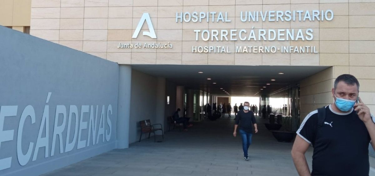 Entrada al Hospital Universitario Torrecárdenas de Almería (Foto. EP)