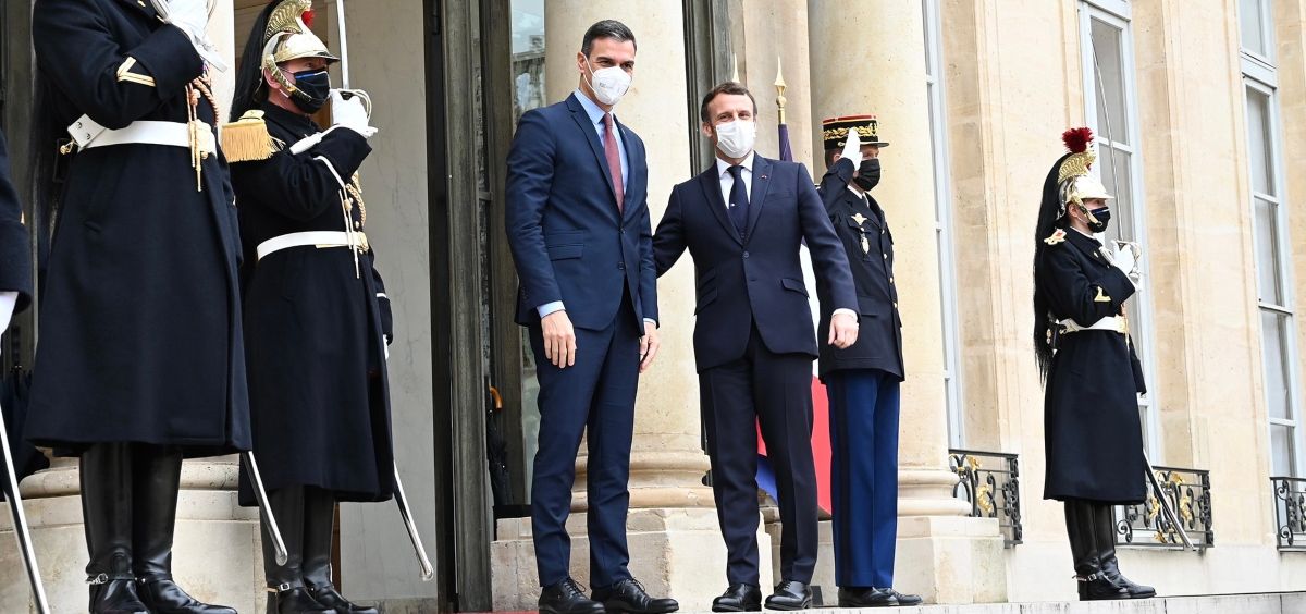 El presidente del Gobierno, Pedro Sánchez, junto al presidente francés, Emmanuel Macron (Foto: Moncloa)