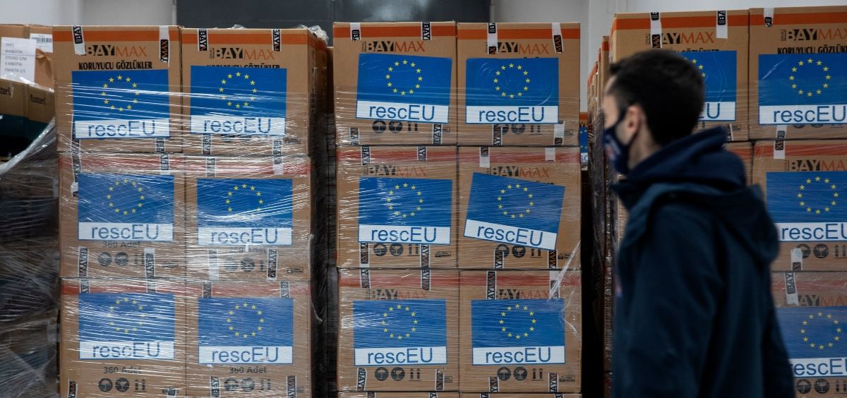 Material sanitario empaquetado (Foto: @EU_Commission)