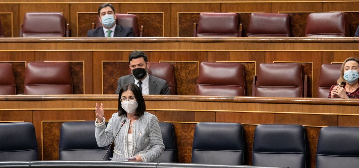 La ministra de Sanidad, Carolina Darias, en el Congreso ante los diputados del PP (Foto: PSOE)