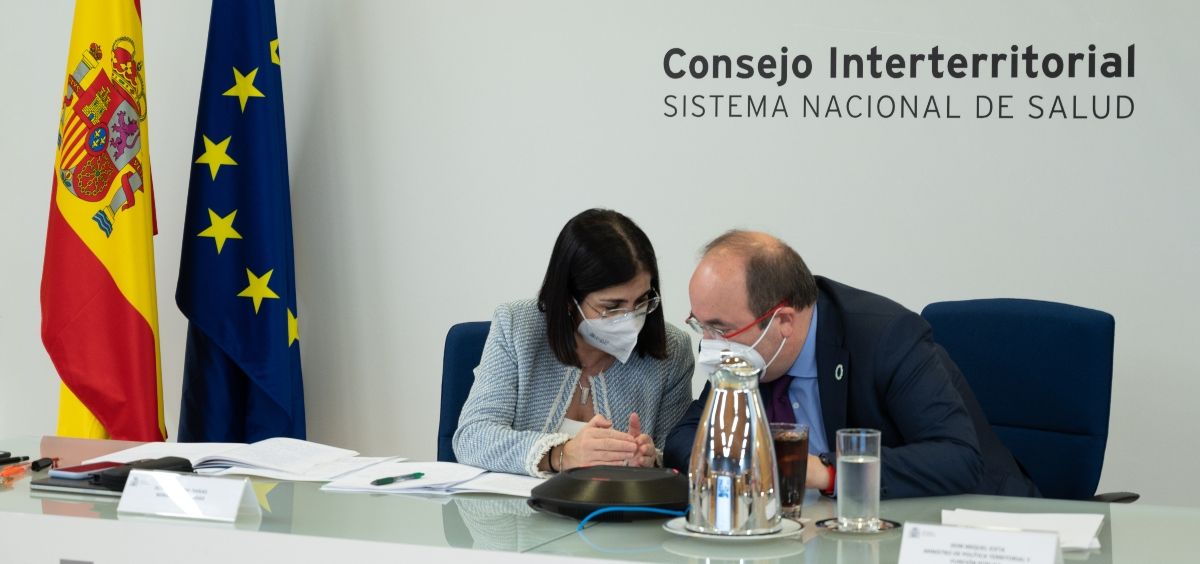 Carolina Darias y Miquel Iceta conversan antes del Consejo Interterritorial del SNS (Foto: Pool Moncloa/Borja Puig de la Bellacasa)