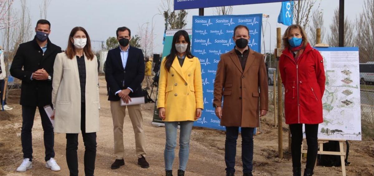 El Ayuntamiento de Madrid recibe la donación Donación de Sanitas para el Bosque Metropolitano (Foto. Sanitas)