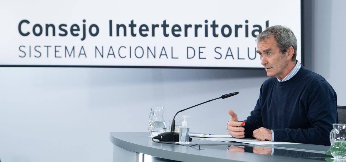 El director del CCAES, Fernando Simón, durante una rueda de prensa (Foto: Pool Moncloa / Borja Puig de la Bellacasa)