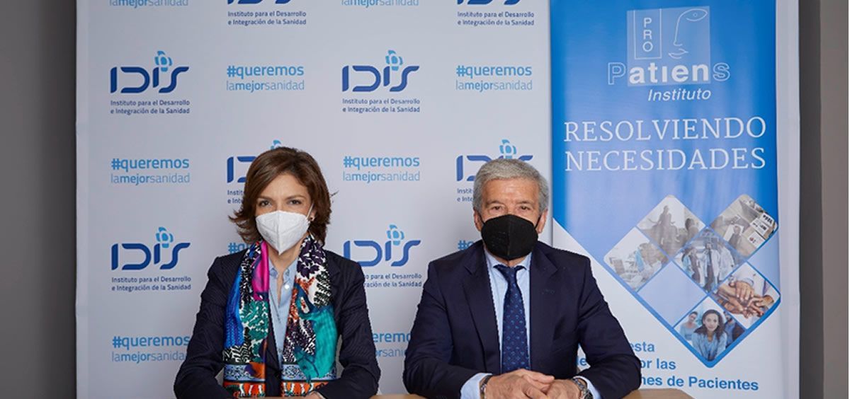 La directora de la Fundación IDIS, Marta Villanueva, junto a Jesús Díaz, vicepresidente ejecutivo del Instituto Propatients.