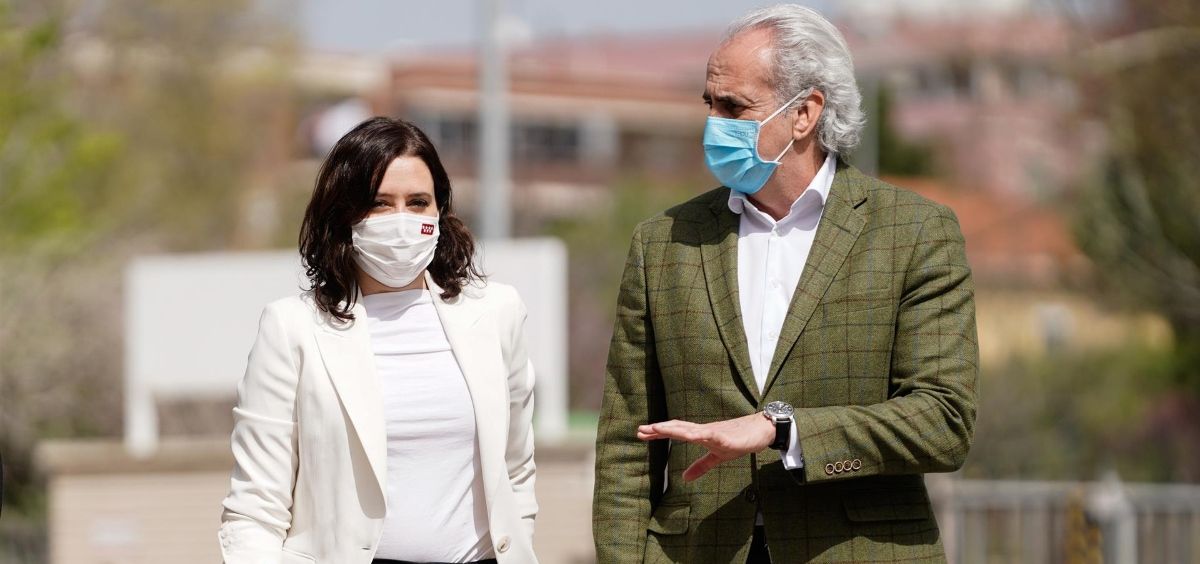 La presidenta de la Comunidad de Madrid, Isabel Díaz Ayuso, y el consejero de Sanidad, Enrique Escudero (Foto.CAM)