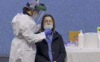 Una mujer se somete a una prueba PCR. (Foto. EUROPA PRESS)