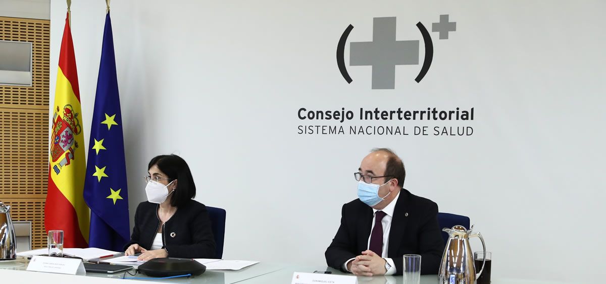 Carolina Darias y Miguel Iceta durante el Consejo Interterritorial de Salud. (Pool Moncloa. Fernando Calvo)
