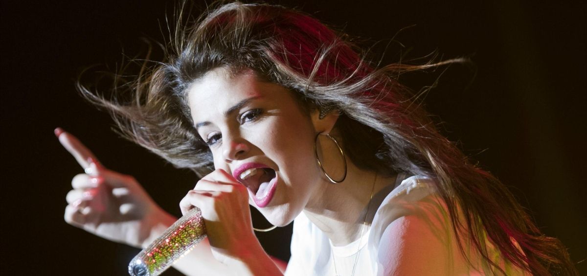 La cantante Selena Gomez, en un concierto en septiembre de 2013 (Foto. Frank Rumpenhorst dpa)