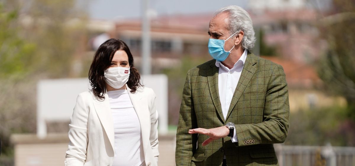 Isabel Díaz Ayuso, presidenta de la Comunidad de Madrid, junto a Enrique Ruiz Escudero, consejero de Sanidad (Foto: CAM)