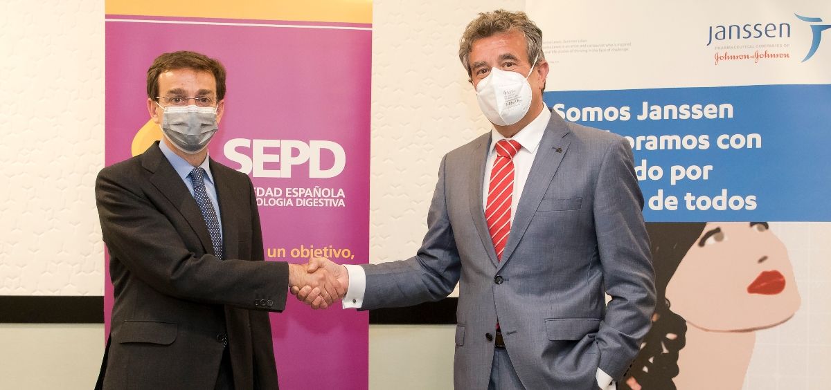 El presidente de la Sociedad Española de Patología Digestiva (SEPD), Dr. Javier Crespo, y el director general de Janssen España, D. Luis Díaz Rubio (Foto. SEPD)
