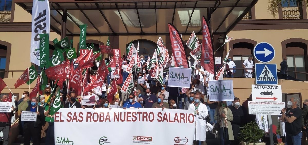 Centenares de personas se concentran en hospitales andaluces para exigir a SAS pagar el 100% de la productividad de 2019 (Foto. CCOO)