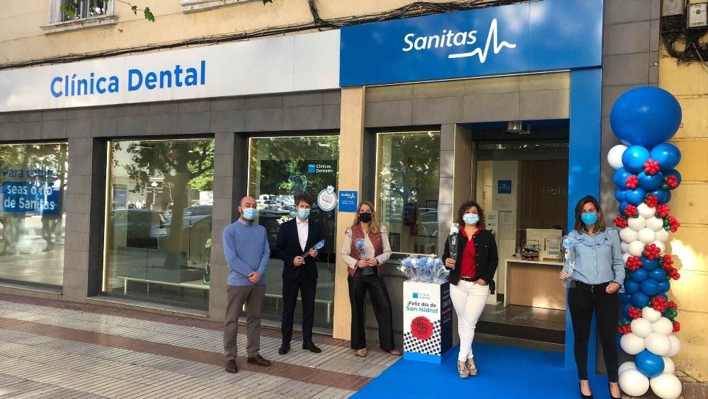 Revisiones gratuitas en las clínicas dentales de Sanitas
