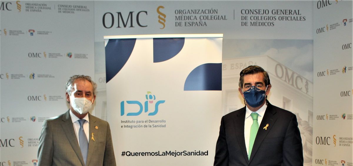 Tomás Cobo, presidente del CGCOM, y Juan Abarca, presidente de IDIS (Foto. ConSalud)