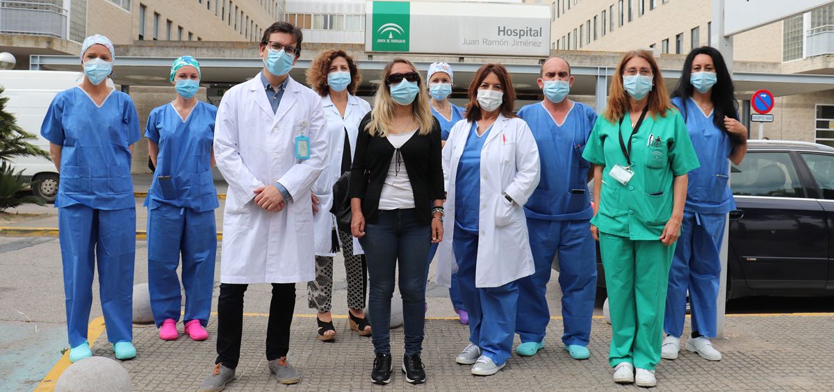 Donante y el equipo de Oftalmología y la coordinación de trasplantes del Hospital Juan Ramón Jiménez, de Huelva (Foto. ConSalud)