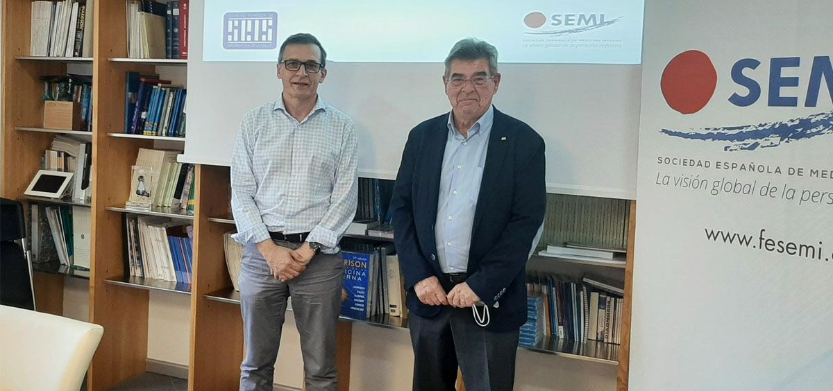 Los presidentes de SEMI y Seis durante la firma del convenio para impulsar el avance científico y técnico de la salud digital en España (Foto. SEMI)
