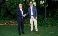 Giorgio Albonetti, presidente de EDRA, y Antonio Franco, CEO de Luzán 5, cierran el acuerdo