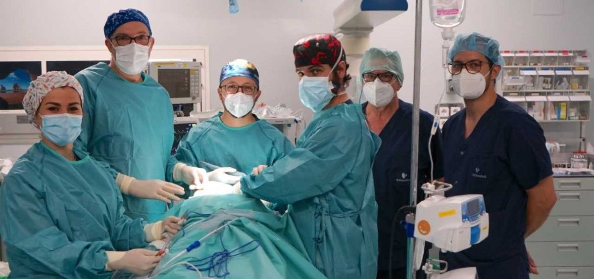 Equipo quirúrgico multicisciplinar de Cirugía Oral, Maxilofacial e Implantología del Hospital La Luz. (Foto Grupo Quirónsalud)