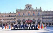 Foto de familia de la Conferencia de Presidentes, en la Plaza Mayor de Salamanca (Foto: Pool Moncloa / Borja Puig de la Bellacasa)