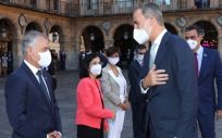 Íñigo Urkullu, Lehendakari del Gobierno vasco, saluda al rey Felipe VI antes de la Conferencia de Presidentes (Foto: Casa Real)