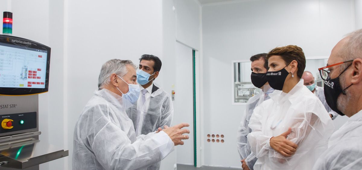Chivite durante la visita a la empresa 3PBiopharmaceuticals (Foto. Gobierno de Navarra)