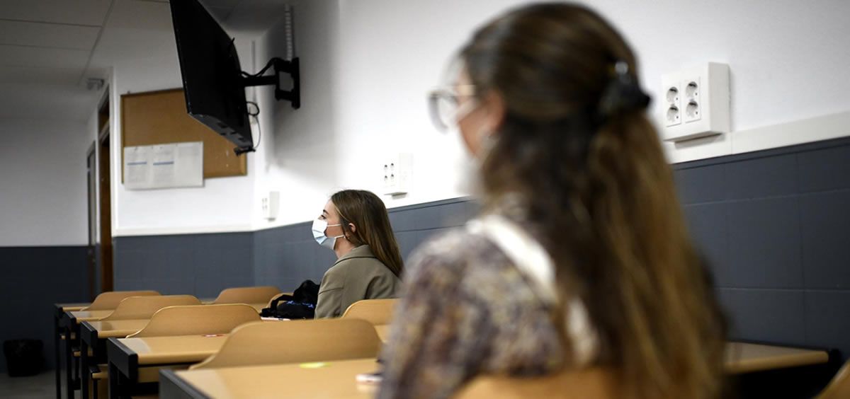 Alumnas con mascarilla durante las clases (Óscar Cañas   Europa Press)