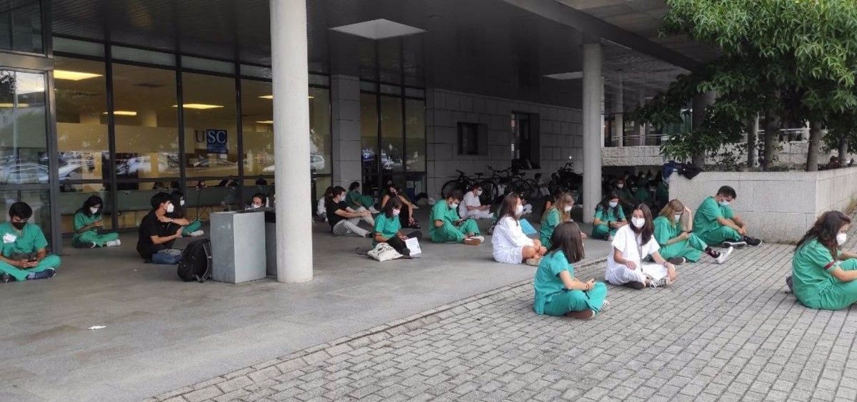 Protestas de los alumnos de Medicina de la Universidad de Santiago de Compostela. (Foto. Asamblea Aberta de Medicina. Europa Press)