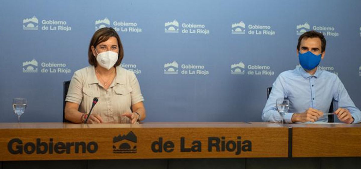 La consejera de Salud y Portavoz del Gobierno, Sara Alba, y el director general de Salud Pública, Consumo y Cuidados, Pello Latasa (Foto: La Rioja)