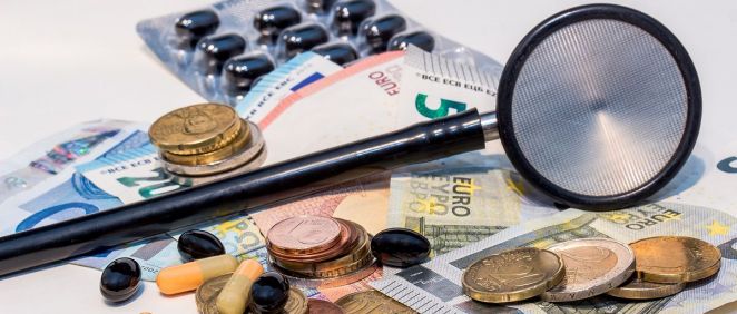 Medicamentos y material sanitario con dinero (Foto: Pixabay)