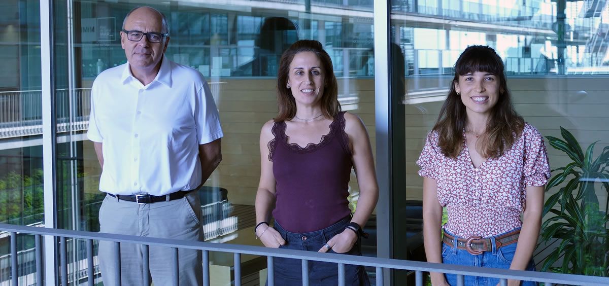 De izq a drcha: Los investigadores Rafael de la Torre, Laura Forcano y Natàlia Soldevila-Domènech (Foto: Ciberobn)