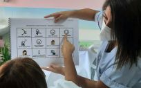 La UCI del Hospital de Alicante implanta un proyecto de mejora de la comunicación en pacientes con dificultades para hablar (Foto: Hospital de Alicante)