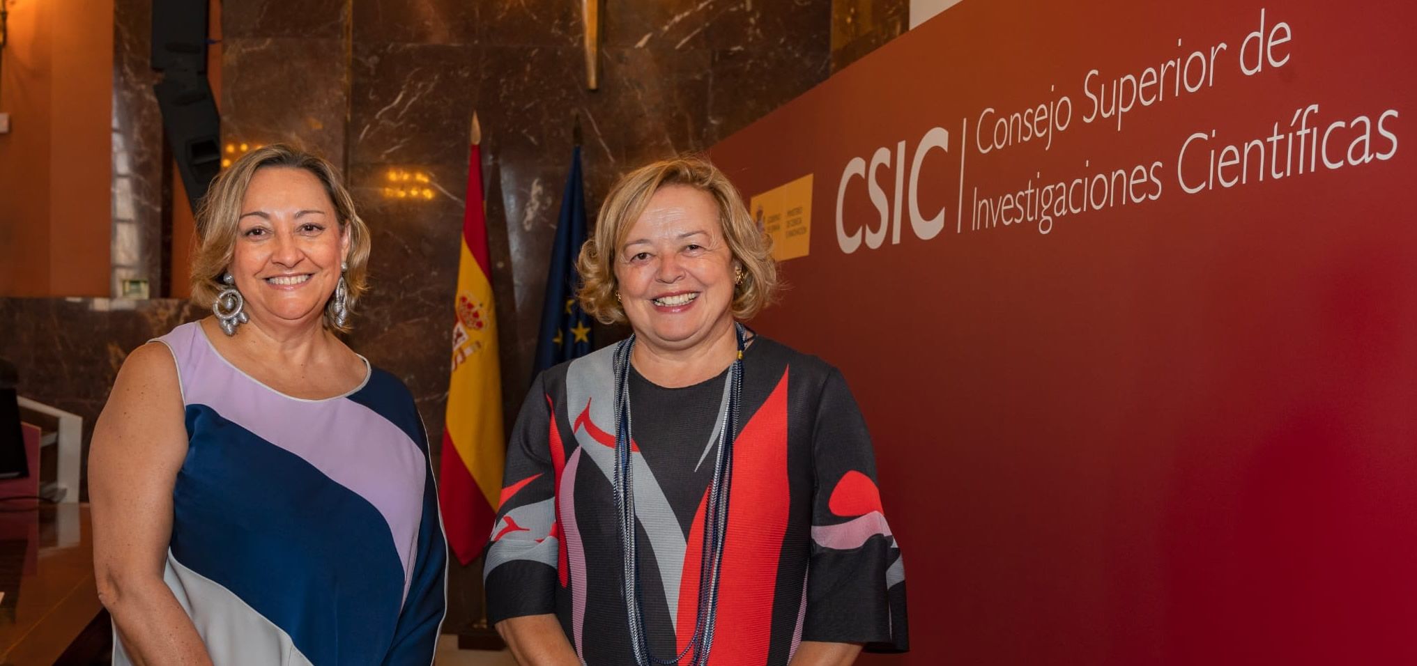 Ángela Nieto, coordinadora de la nueva red Conexión Cáncer y Rosa Menéndez, presidenta del CSIC