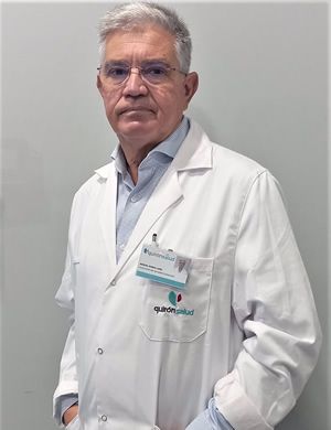 El doctor Manuel Ramos Lora, miembro del servicio de Aparato Digestivo del Hospital Quirónsalud Huelva (Foto. Quirónsalud)