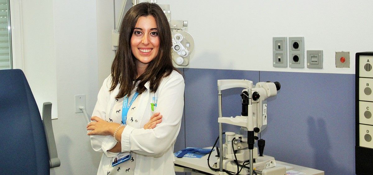 Bárbara Burgos, oftalmóloga del Clínico San Carlos, recibe el premio a mejor MIR del área quirúrgica. (Foto. Hospital Clínico San Carlos)
