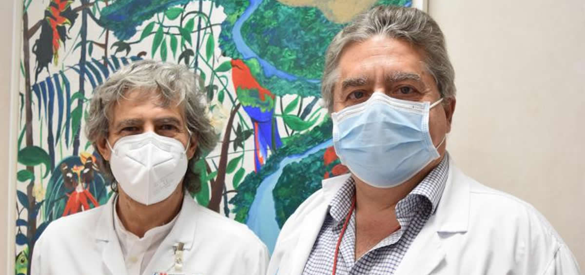 De izq a drcha: Francisco de Abajo (responsable de Farmacología Clínica) y Diego Rodríguez Puyol (jefe de Servicio de Nefrología), ambos líderes del estudio premiado del Hospital de Alcalá (Foto: Hospital de Alcalá)