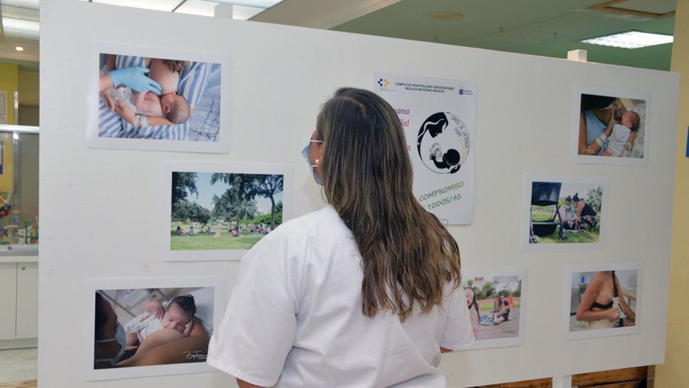Exposición sobre la lactancia en el Materno Infantil de Canarias