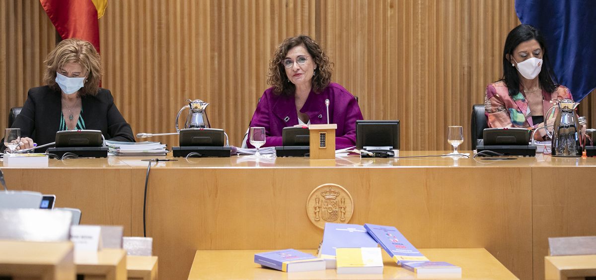La ministra de Hacienda, María Jesús Montero (centro), presenta los Presupuestos Generales del Estado para 2022 en el Congreso (Foto: PSOE)