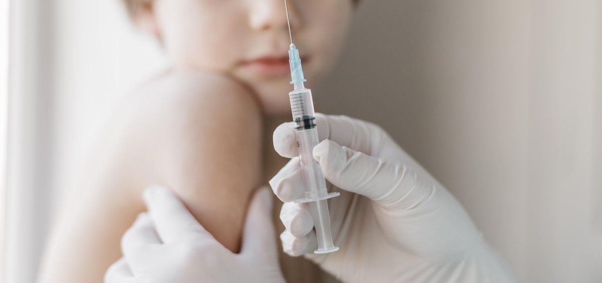 Vacunación contra la Covid 19 en niños. (Foto. Freepik)