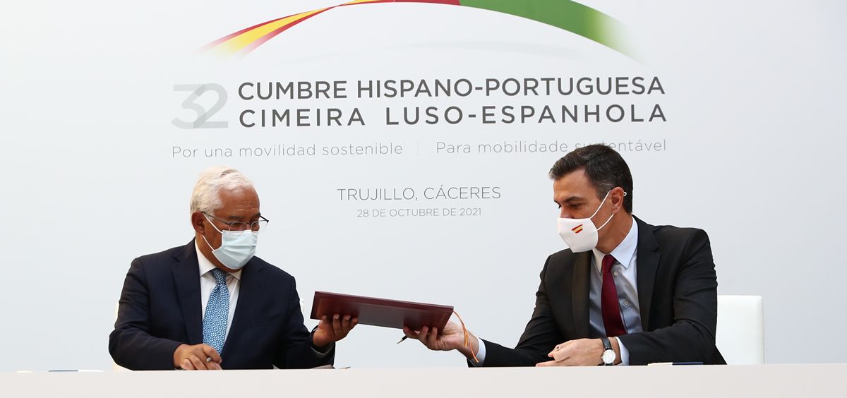 Antonio Costa (i), primer ministro de Portugal, junto a Pedro Sánchez (d), presidente del Gobierno de España (Foto: Pool Moncloa)
