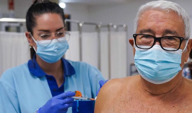 Enfermera vacuna contra la Covid-19 (Foto. Eduardo Briones/EP)