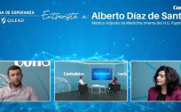 Entrevista en el plató de ConSalud TV al experto en VIH Alberto Díaz de Santiago
