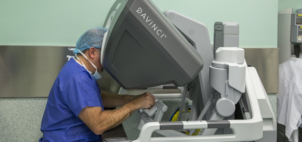 Robots cirujano Da Vinci de última generación en el Centro Médico Teknon (Foto. ConSalud)