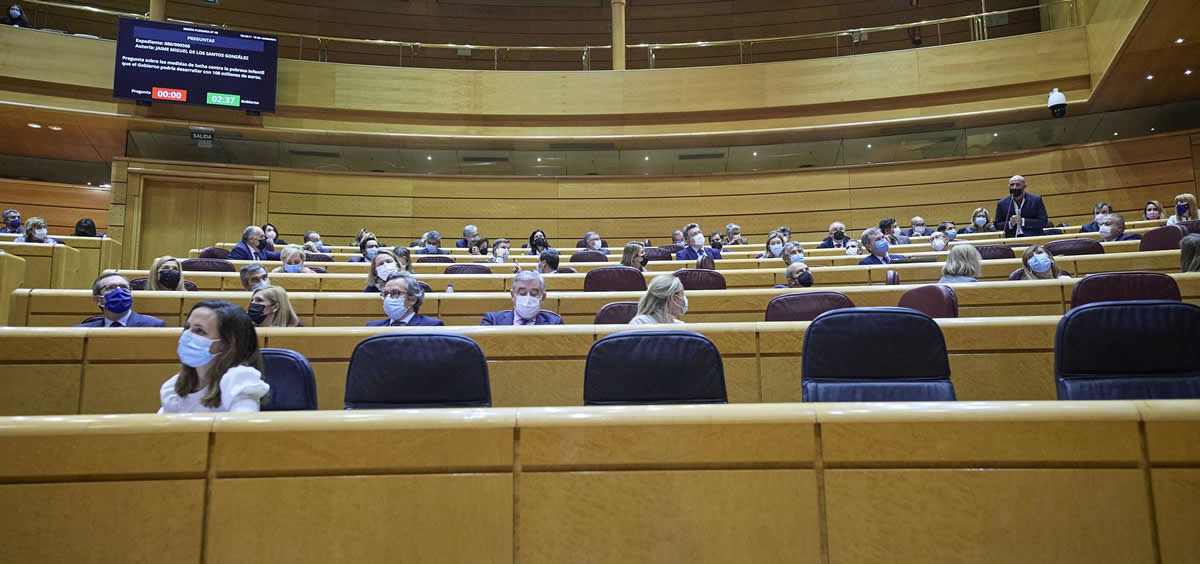 Miembros de grupos parlamentarios en una sesión de control al Gobierno en el Senado (Foto: Jesús Hellín/EP)