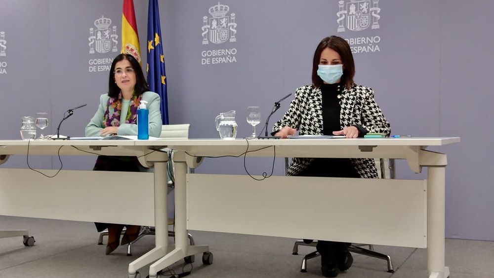 Carolina Darias y Silvia Calzón, en rueda de prensa (Foto. ConSalud.es)