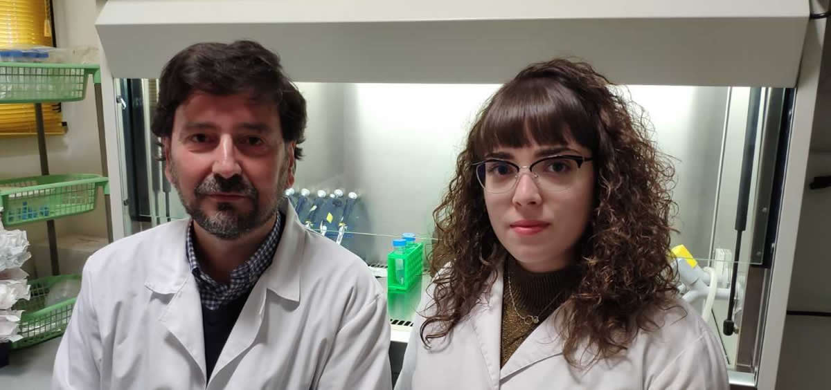 José Luis Mauriz y Flavia Fondevila, miembros del equipo de investigación para reducir la resistencia a la quimioterapia del cáncer de hígado (Foto. UCC+i CIBER)