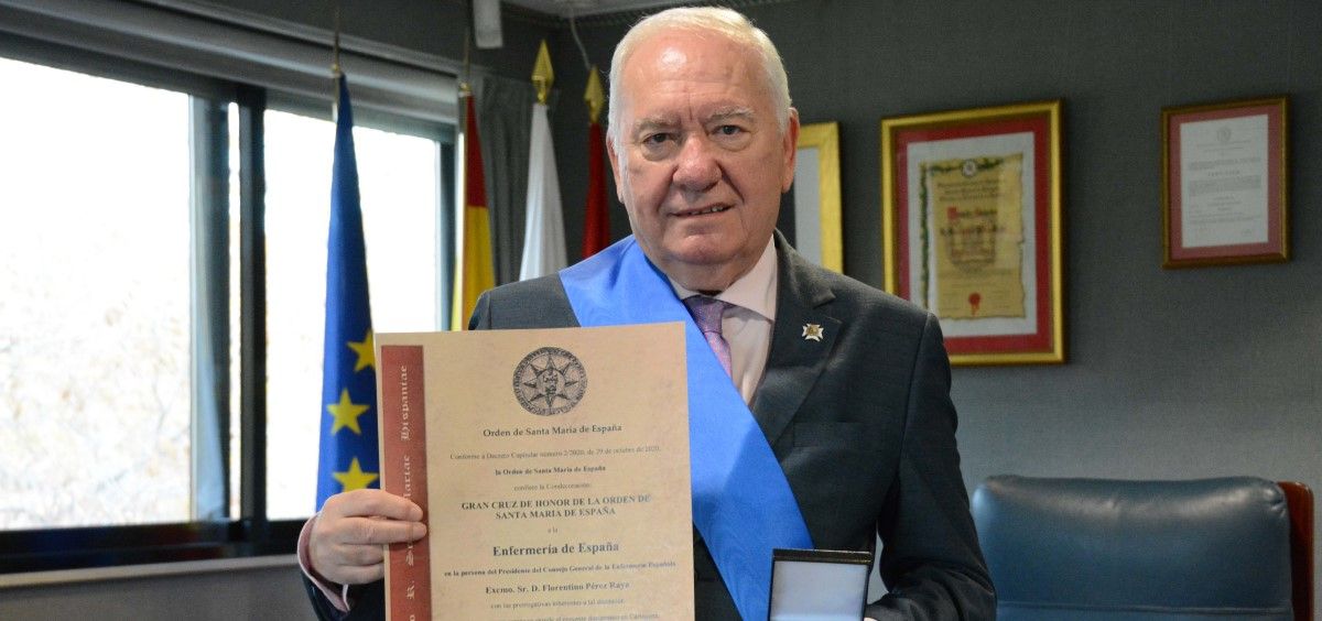 Florentino Pérez Raya, presidente del CGE, recoge la Gran Cruz de Honor de la Orden de Santa María de España. (Foto. CGE)