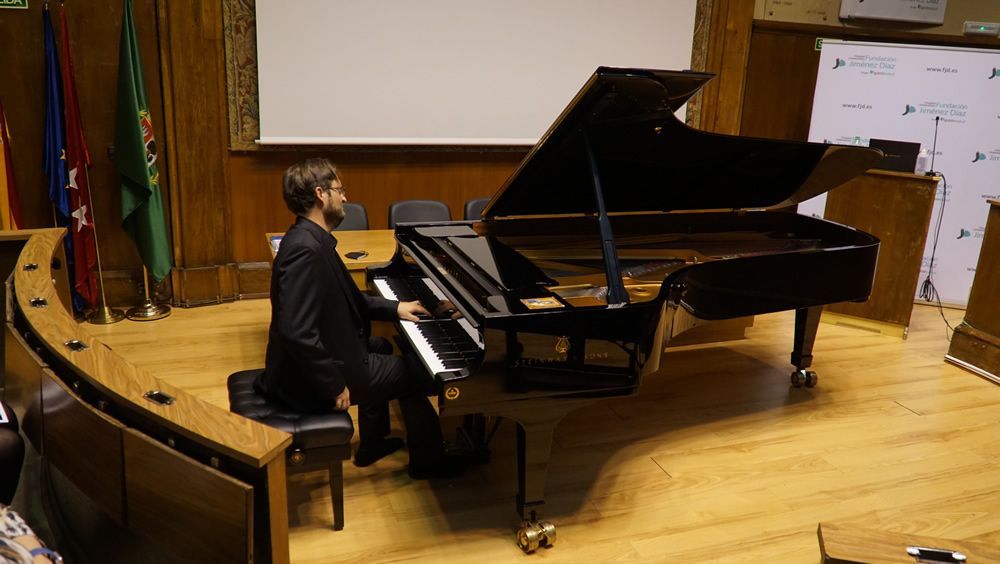 El pianista Manuel López, ejemplo de superación del paciente neurológico