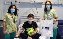 Niños del Hospital de Torrejón reciben la donación de juguetes de la AFE