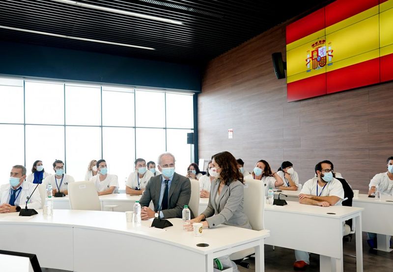El consejero de Sanidad de la Comunidad de Madrid, Enrique Ruiz Escudero, y la presidenta regional Isabel Díaz Ayuso.